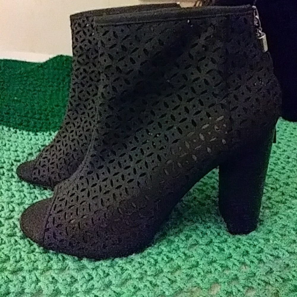 Heeled booties